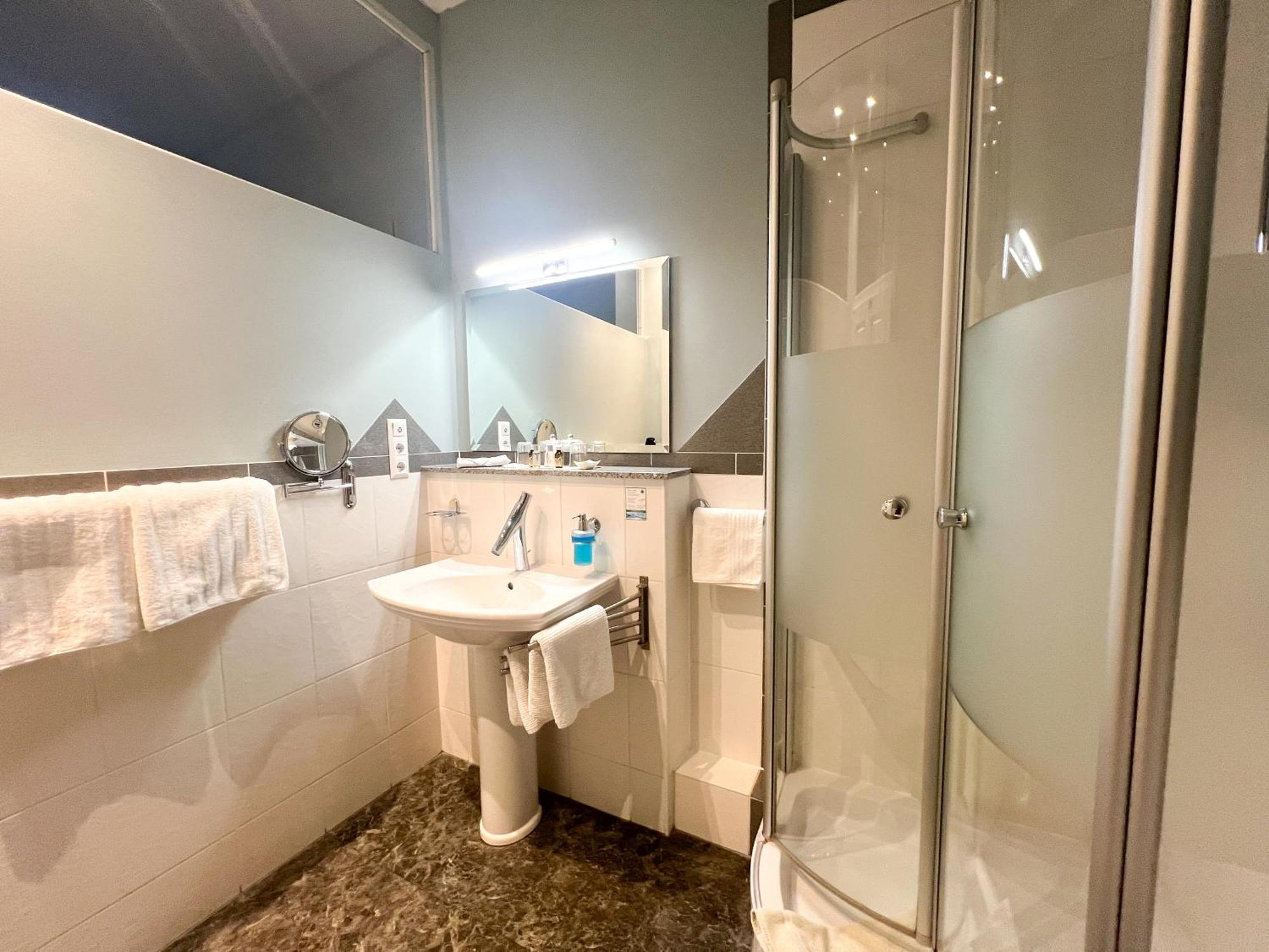 Hotel Service Apartments Am Prinzenplatz カンプ・リントフォルト エクステリア 写真