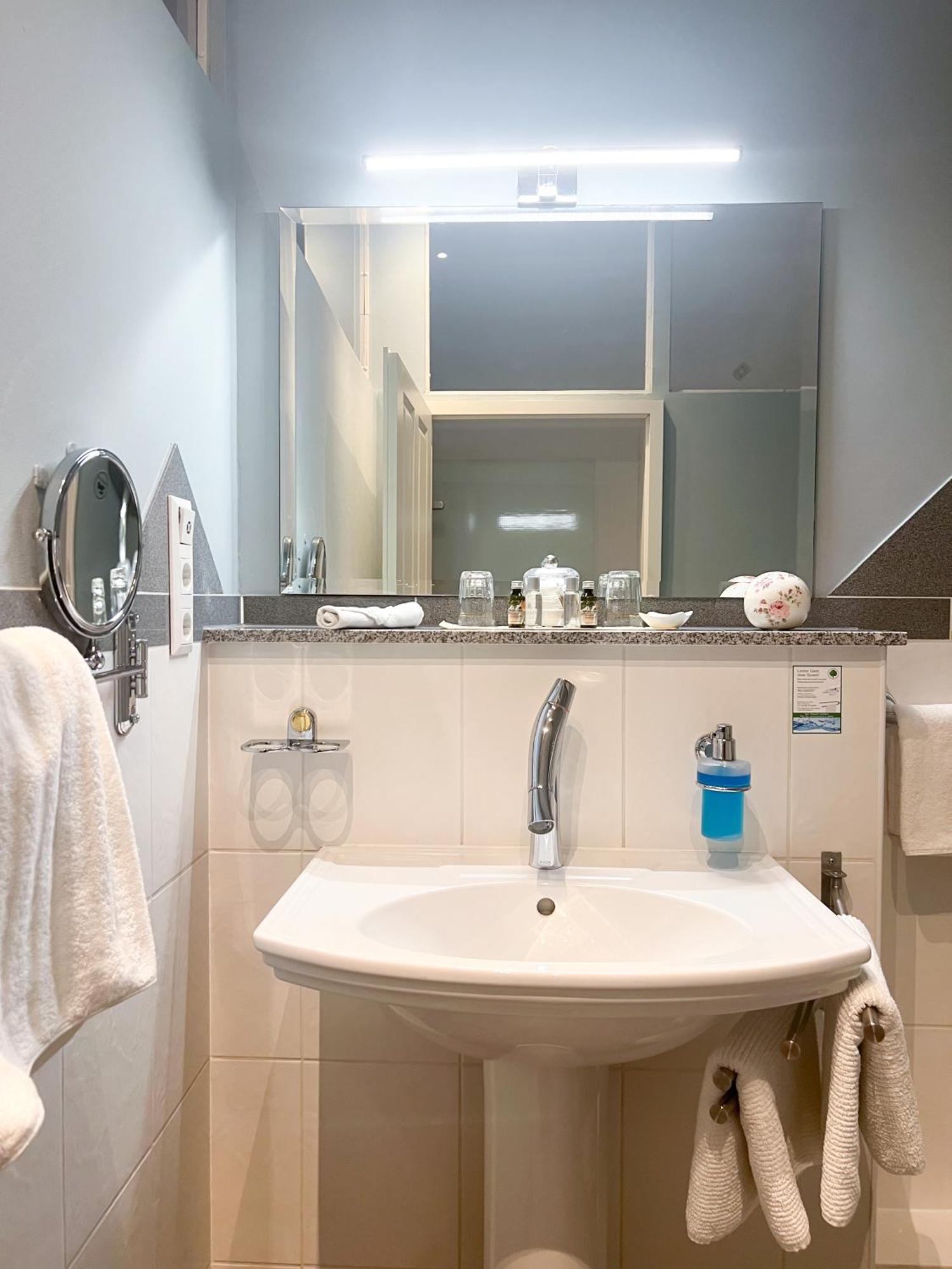 Hotel Service Apartments Am Prinzenplatz カンプ・リントフォルト エクステリア 写真