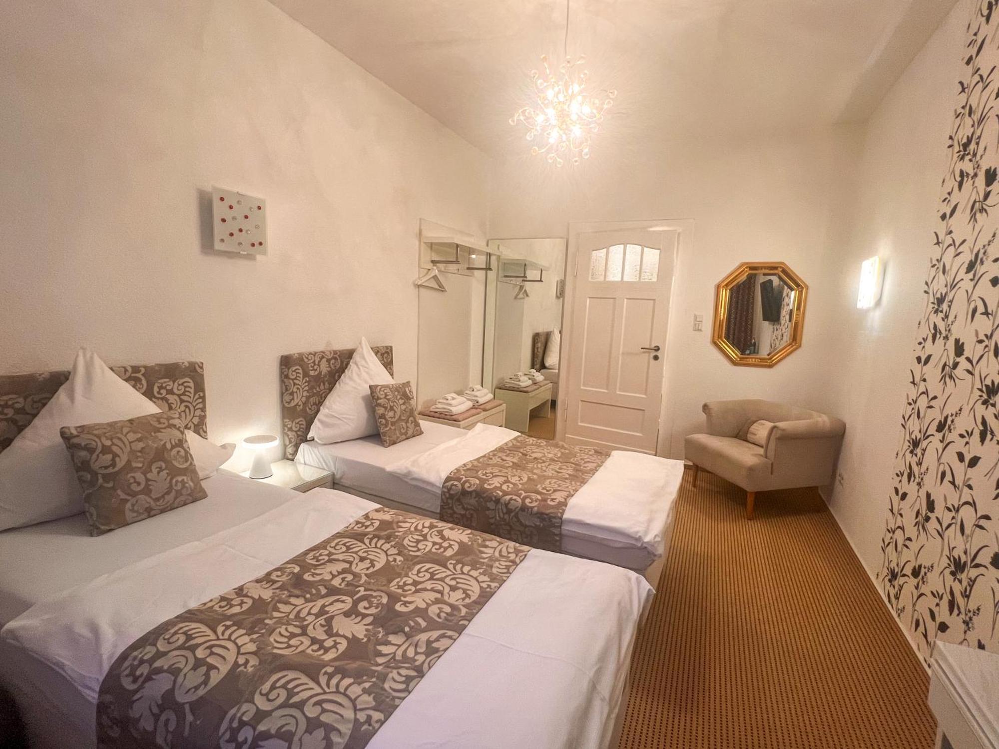 Hotel Service Apartments Am Prinzenplatz カンプ・リントフォルト エクステリア 写真
