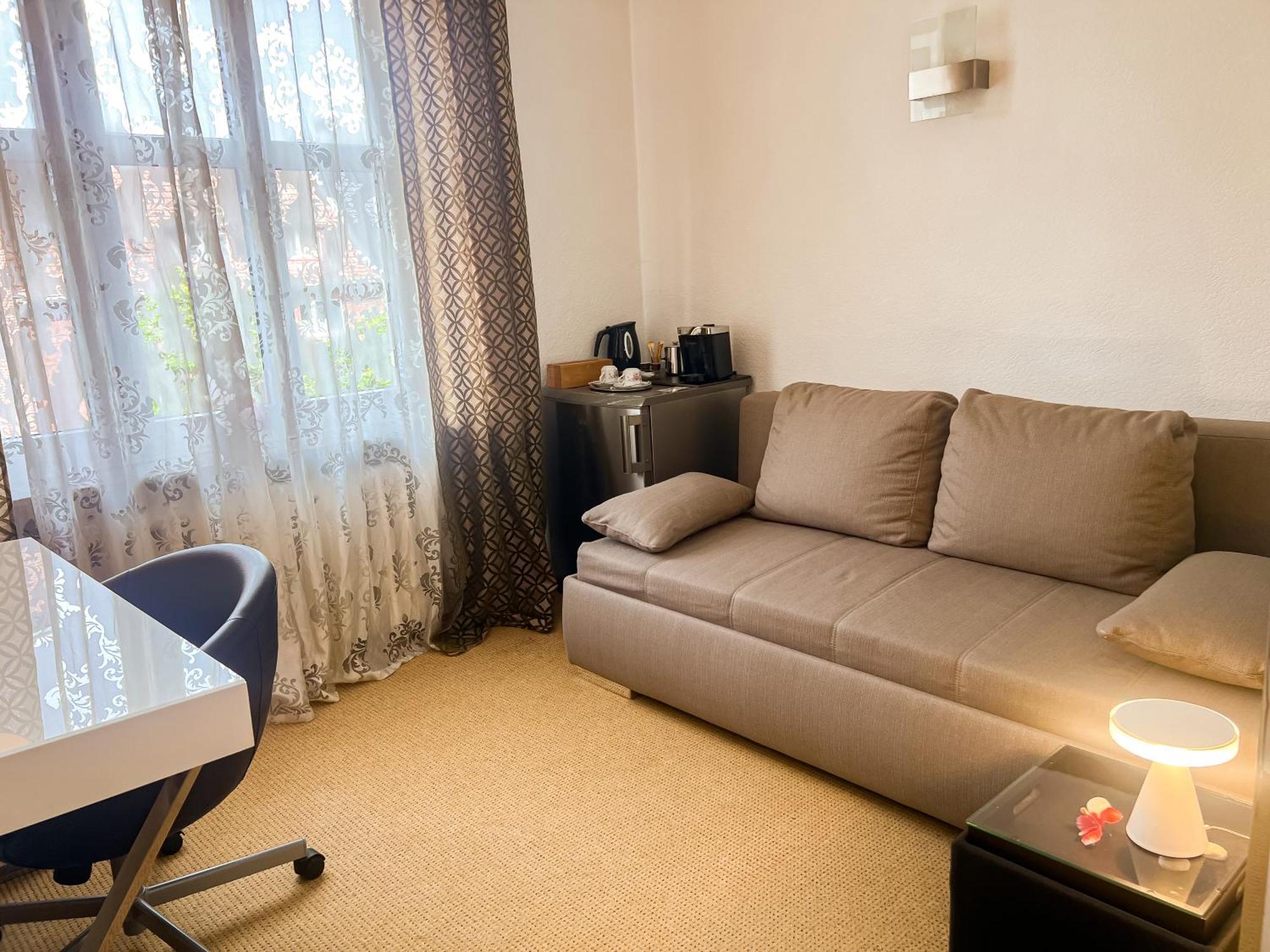 Hotel Service Apartments Am Prinzenplatz カンプ・リントフォルト エクステリア 写真