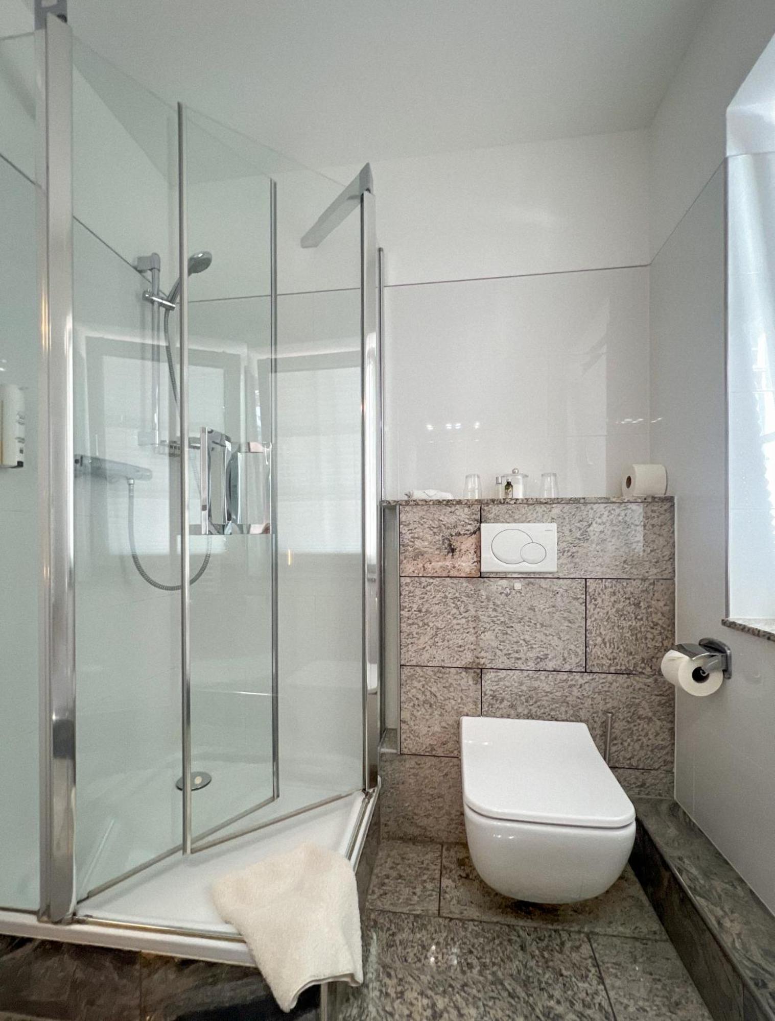 Hotel Service Apartments Am Prinzenplatz カンプ・リントフォルト エクステリア 写真