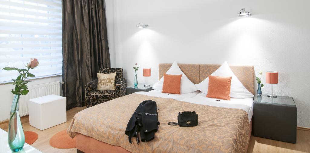 Hotel Service Apartments Am Prinzenplatz カンプ・リントフォルト エクステリア 写真